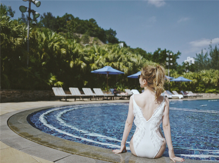 Net red ins vacation ren backless one-mảnh áo tắm sâu V gợi cảm mỏng che bụng ren spa tam giác áo tắm nữ đồ bơi liền thân cho bé trai