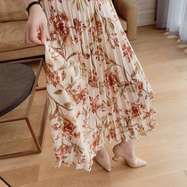 The half-skirt worn by the long and half-body dress in the new printed plexicated dress of the Marshi Carmine in spring and summer