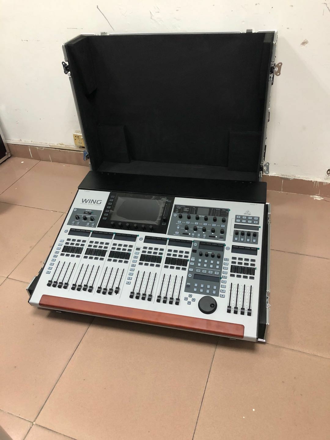 behringer peppering wring tuning desk air box cabinet shockproof rain-proof aluminum alloy thickened performance box