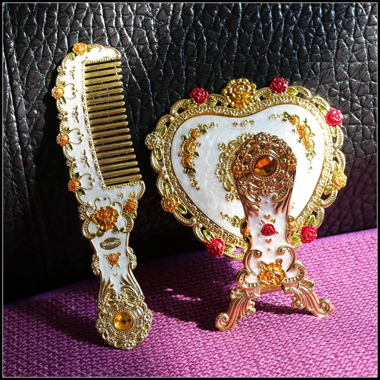 Love Castle Makeup Mirror Makeup Mirror European Retro Metal Alloy Gift Box Set Makeup Room Heart-shaped Desktop Mirror