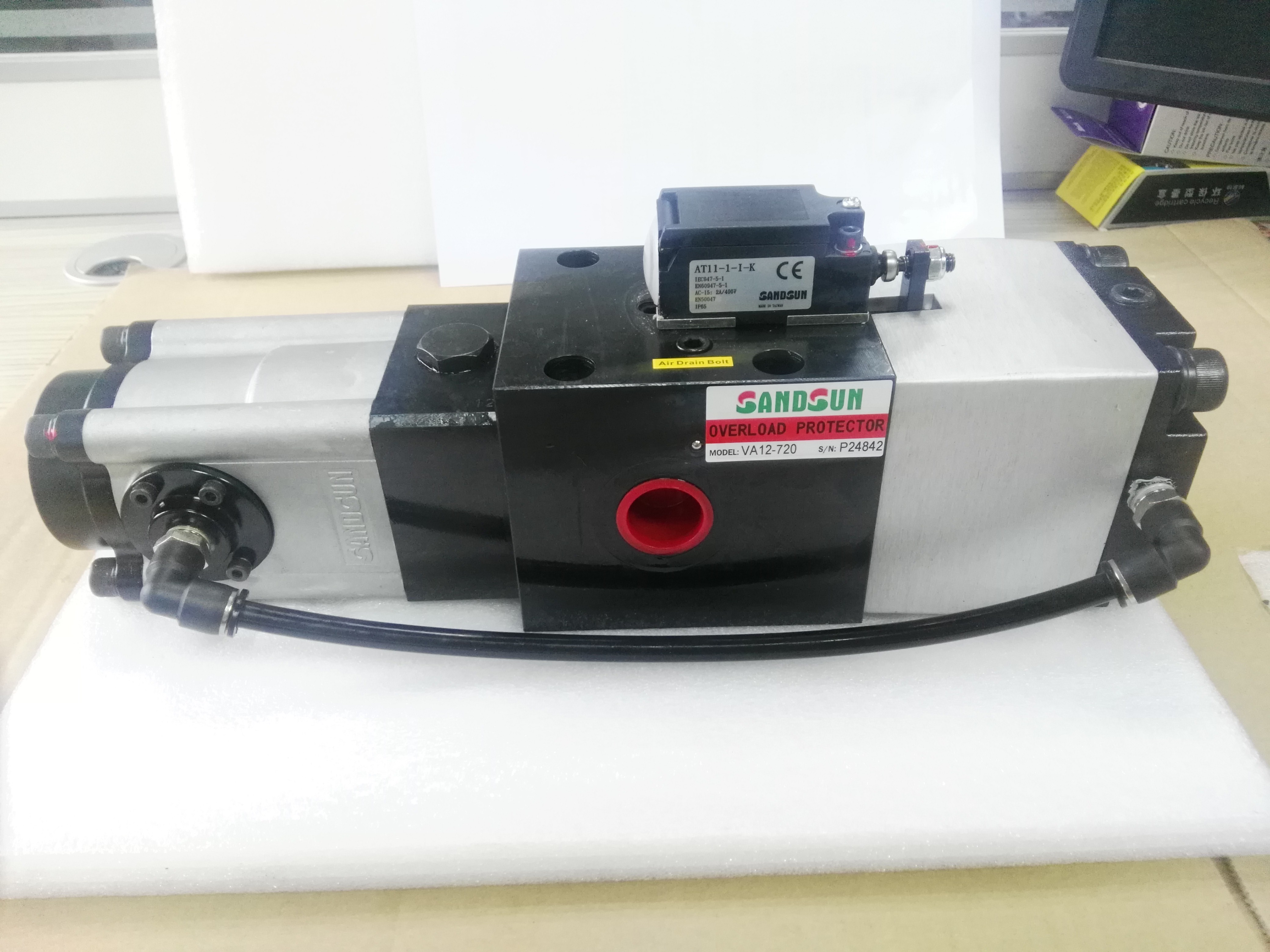 YAMADA Shun SANDSUN overload oil pump VA12-720 Xieyi punch overload protection oil pump VS12-760