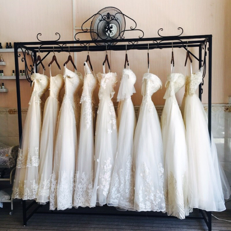Iron wedding shop high-end dress cheongsam display rack hanging clothes rack floor clothing rack photo studio special shelf