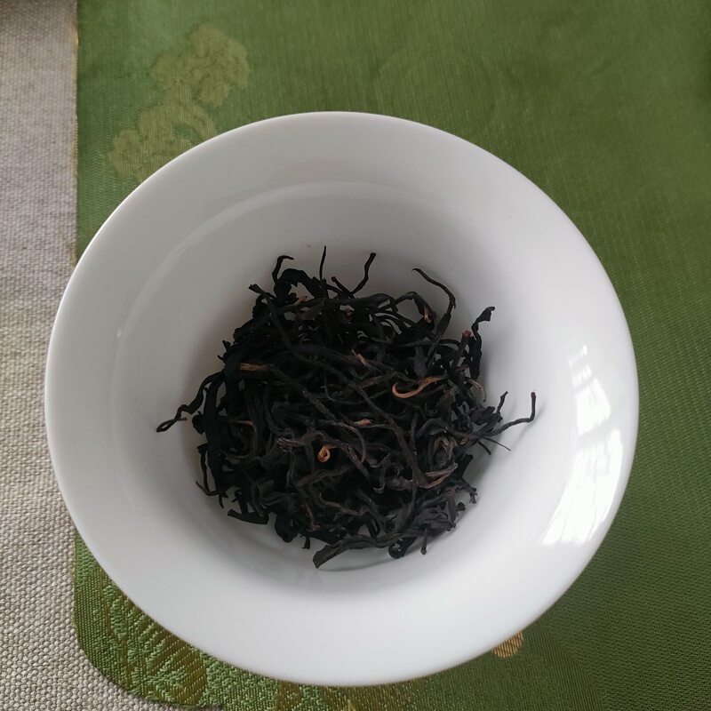 Guangxi Hezhou Gupo Mountain Stone Wall Old Tree Tea, Rich Rock-Flavored Niche Tea, Guanyin Black Tea, Spring Tea with Sweet and Fruity Aroma Guangxi Hezhou Gupo Mountain Stone Wall Old Tree Tea, Rich Rock-Flavored Niche Tea, Guanyin Black Tea, Spring Tea with Sweet and Fruity Aroma