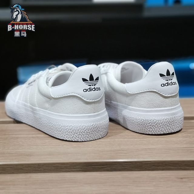 ເກີບ Adidas Adidas ຜູ້ຊາຍແລະແມ່ຍິງສີຂາວຂອງເກີບ clover sneakers 2024 ພາກຮຽນ spring ໃຫມ່ຕ່ໍາສຸດເກີບກິລາ B22705