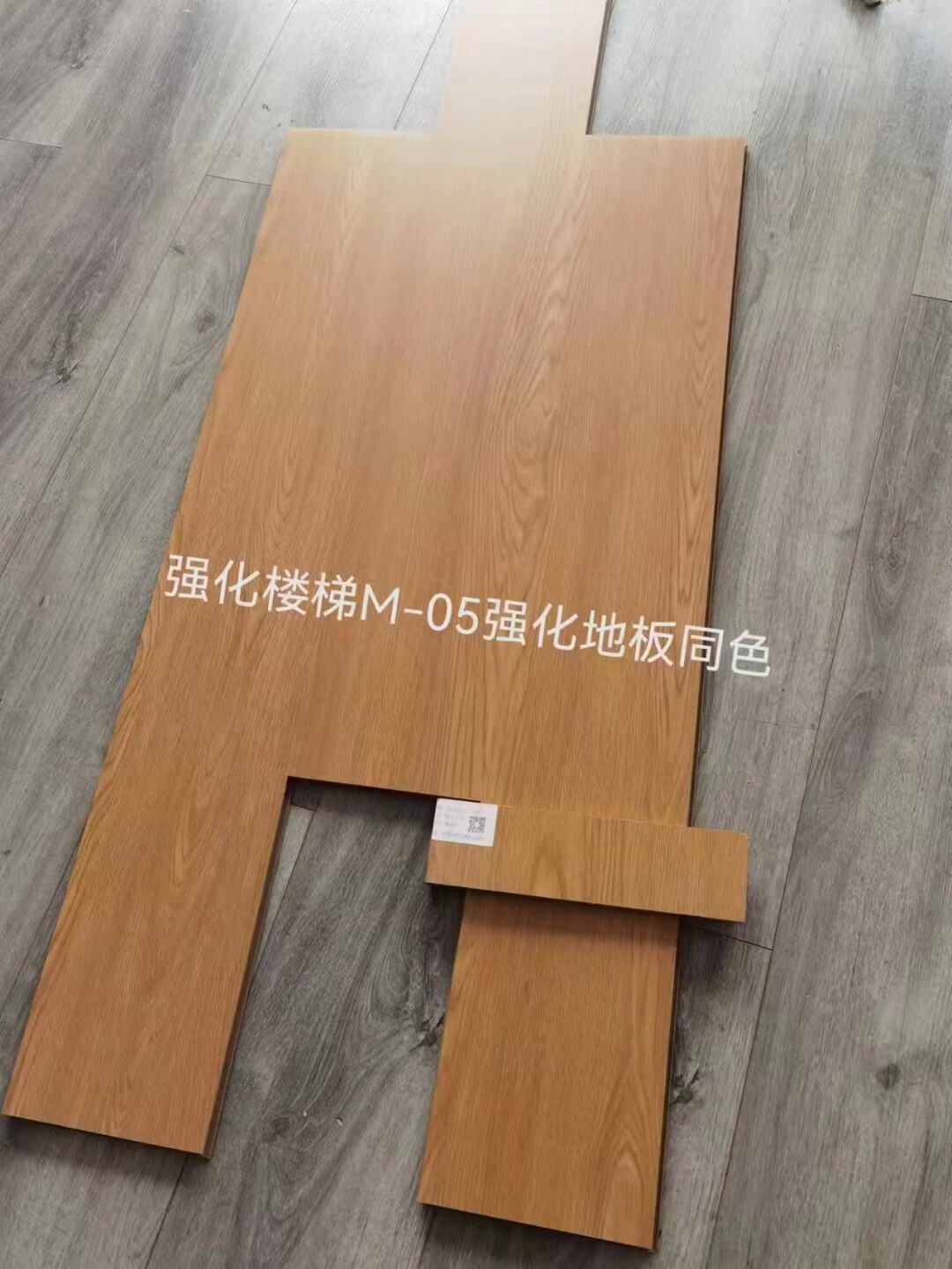 Strengthen composite floor 12mm European shallow gray resistant environmental protection super waterproof home stairs colored floor