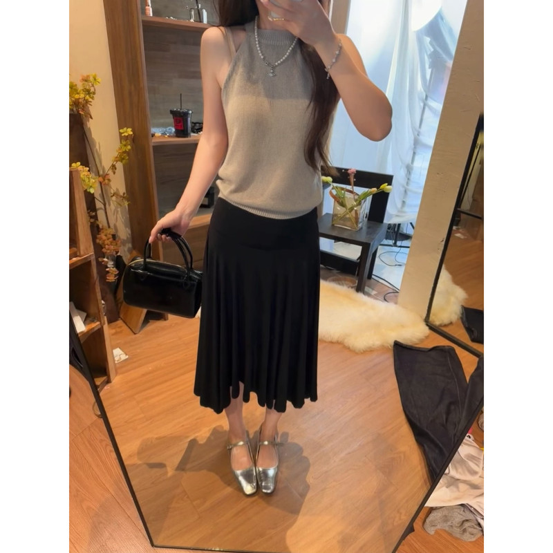 Miki.852 Ramie Cotton Summer Halter Neck Camisole Stylish Outfit with a Workwear Feel Sleeveless Top Miki.852 Ramie Cotton Summer Halter Neck Camisole Stylish Outfit with a Workwear Feel Sleeveless Top