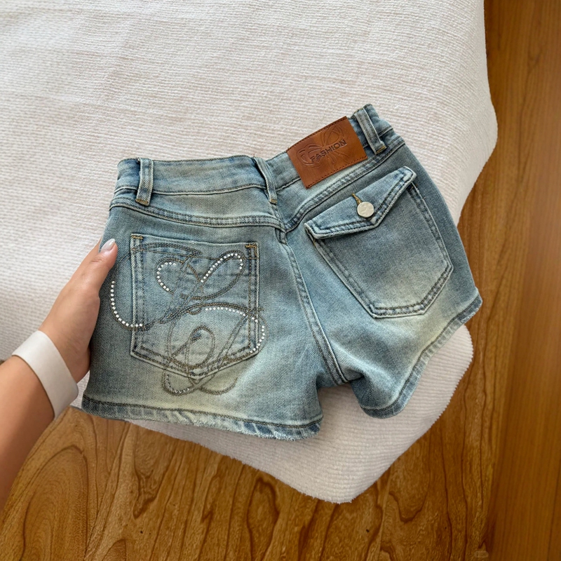 American Retro Hot Girl Denim Shorts for Women, New Summer Style, Plus Size, High Waist, Elastic, Slimming A-Line Hot Pants American Retro Hot Girl Denim Shorts for Women, New Summer Style, Plus Size, High Waist, Elastic, Slimming A-Line Hot Pants