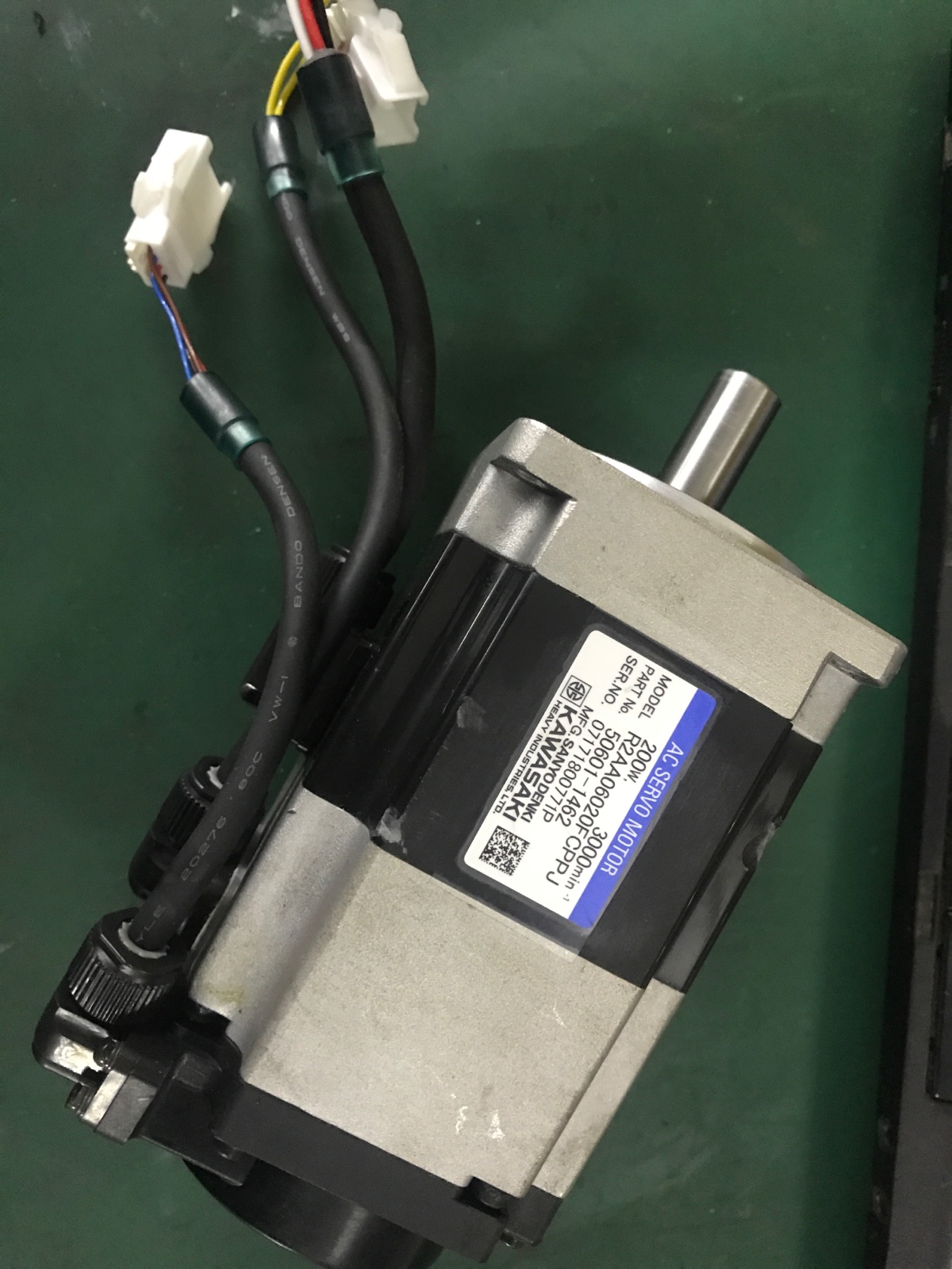 Kawasaki robot servo motor R2AA06020FCPPJ spot sale