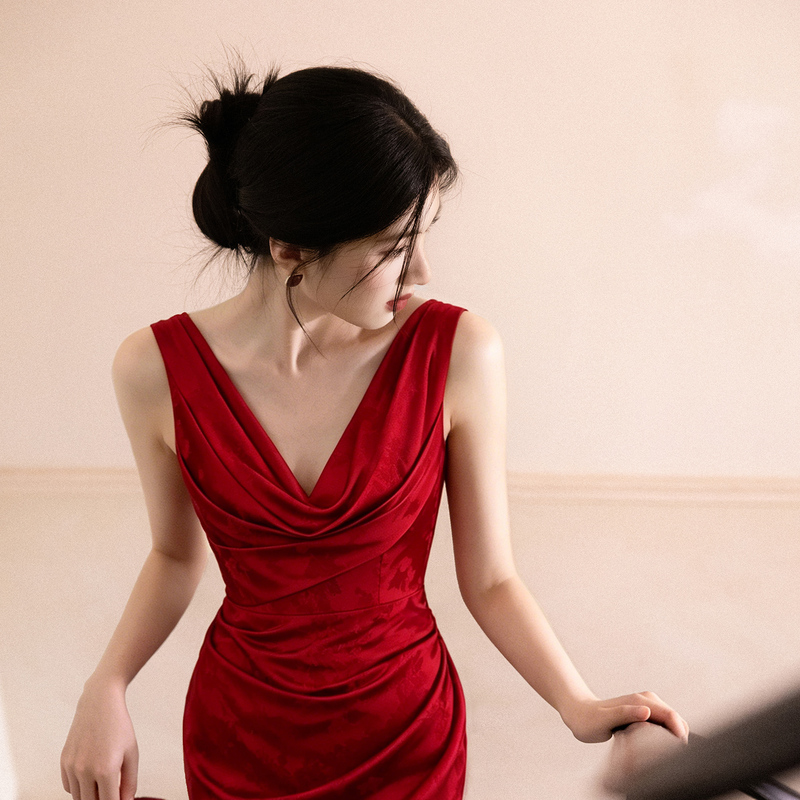 Beautiful Engagement Dress for Women, V-Neck, Niche Wedding Toast Dress, Slim Fit for Petite Brides, Burgundy Color Beautiful Engagement Dress for Women, V-Neck, Niche Wedding Toast Dress, Slim Fit for Petite Brides, Burgundy Color