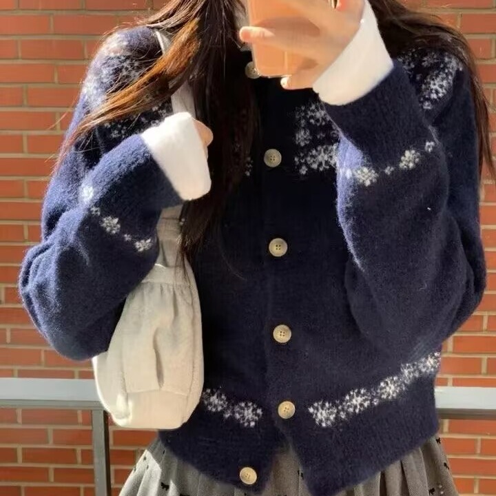 Korean Chic Retro Stylish Scandinavian Knitted Cardigan for Women 2026 Early Autumn New Short Design Sweater Jacket