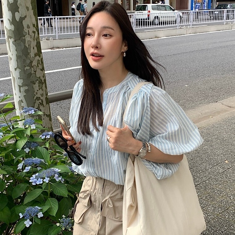 Korean Chic Loose Stand-Up Collar Shirt for Women, Fresh Summer Age-Reducing Puff Sleeve Shirt, French Style Elegant Top