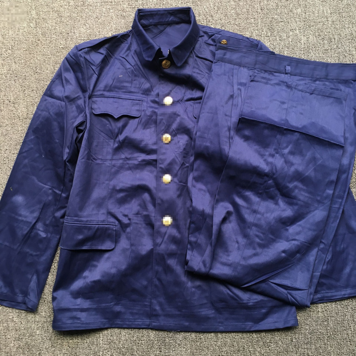 The old - fashioned 87 - type polyester card mountain suit is a blue pocket