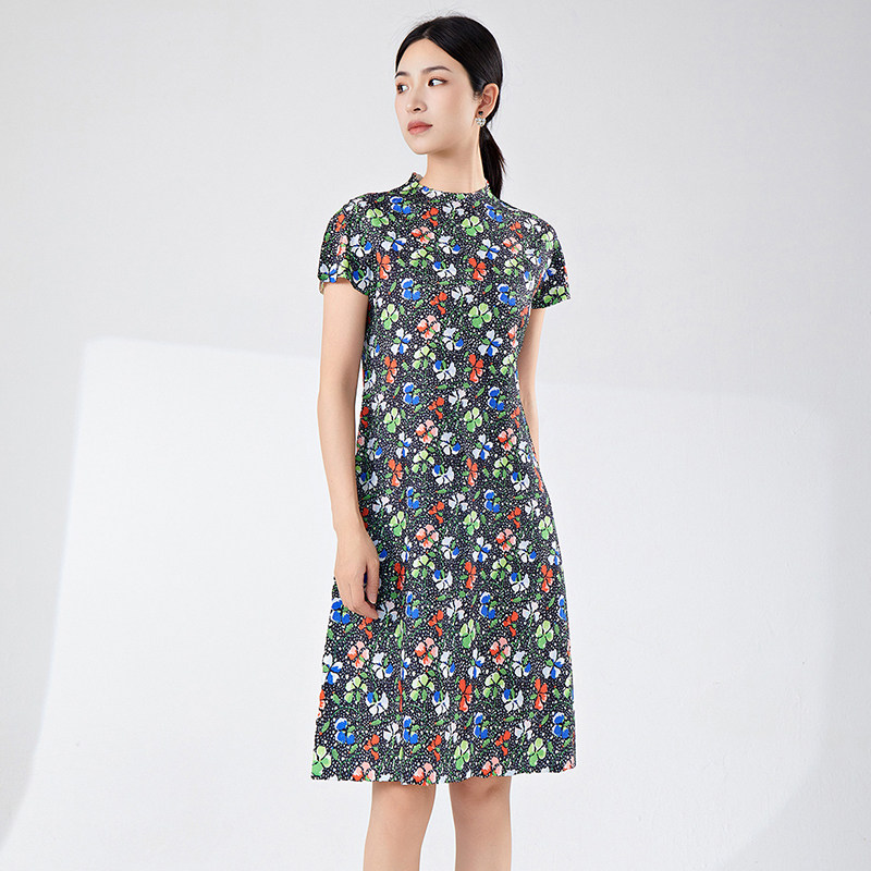 三宅轻奢女式服装店