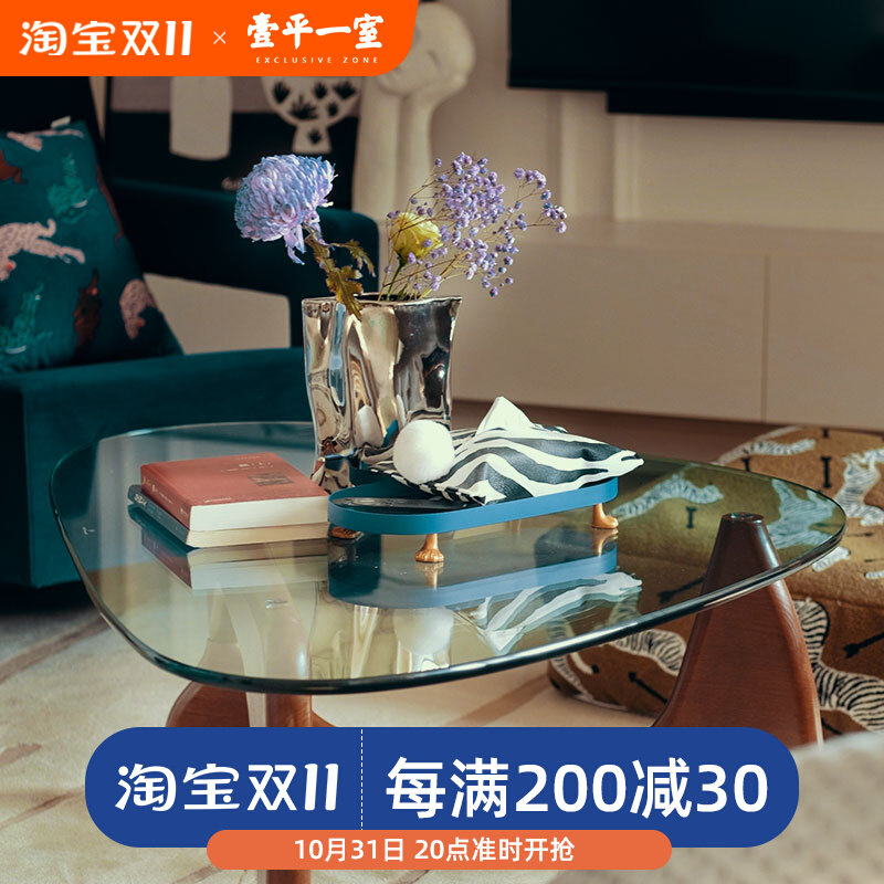 Nordic Isamu Noguchi designer black triangle side table Japanese-style small apartment toughened glass solid wood creative coffee table