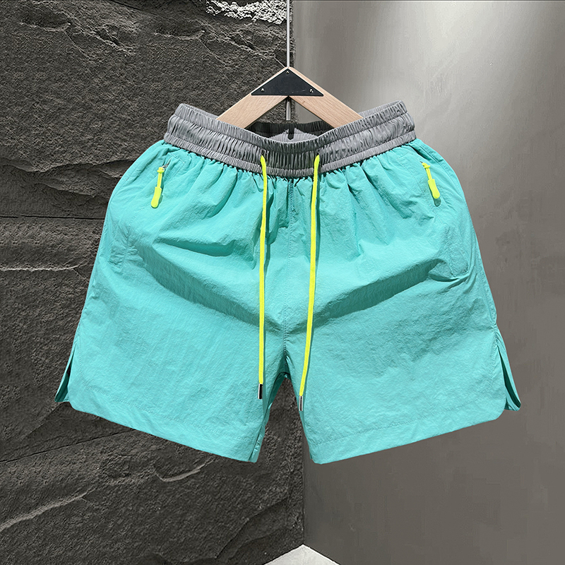 2026 Summer Men's Shorts, Men's Three-Quarter Thin Style with Pockets and Zippers, Trendy Slit Design, Loose Fit for Running, Outdoor Beach Shorts