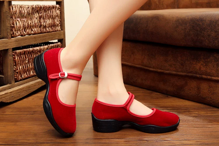Giày khiêu vũ vuông giữa nữ và đế mềm mùa hè mới Giày khiêu vũ vuông cũ Giày vải Bắc Kinh Giày khiêu vũ màu đen - Khiêu vũ / Thể dục nhịp điệu / Thể dục dụng cụ đồ nhảy dancesport