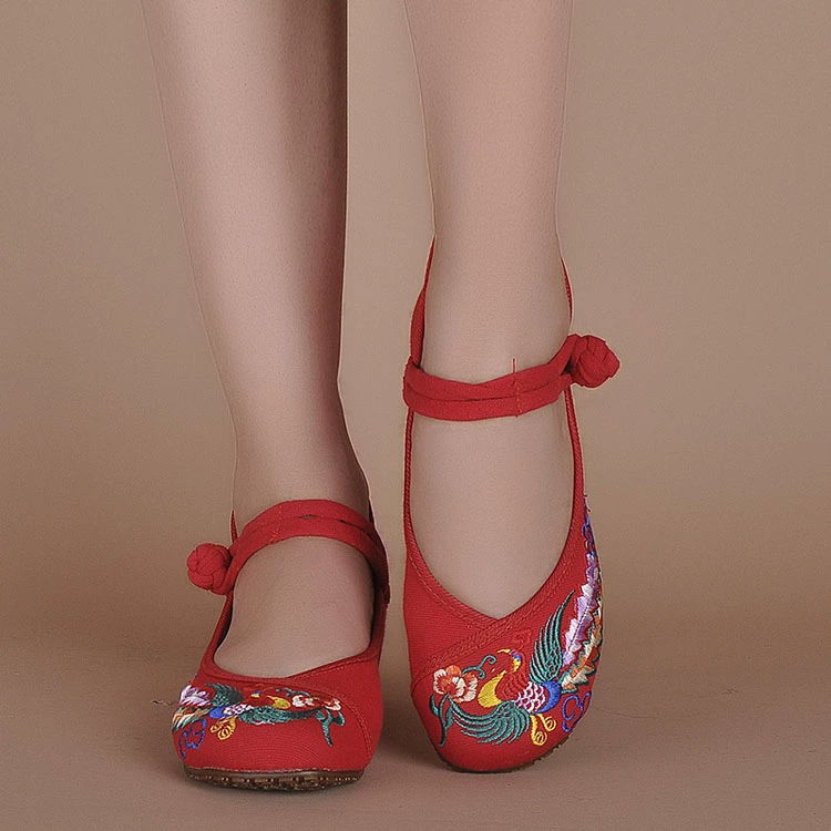 Giày nhảy vuông mùa hè Giày nữ thêu phong cách quốc gia Giày vải Bắc Kinh có đế mềm màu đỏ nhảy múa trung niên - Khiêu vũ / Thể dục nhịp điệu / Thể dục dụng cụ trang phục cổ động