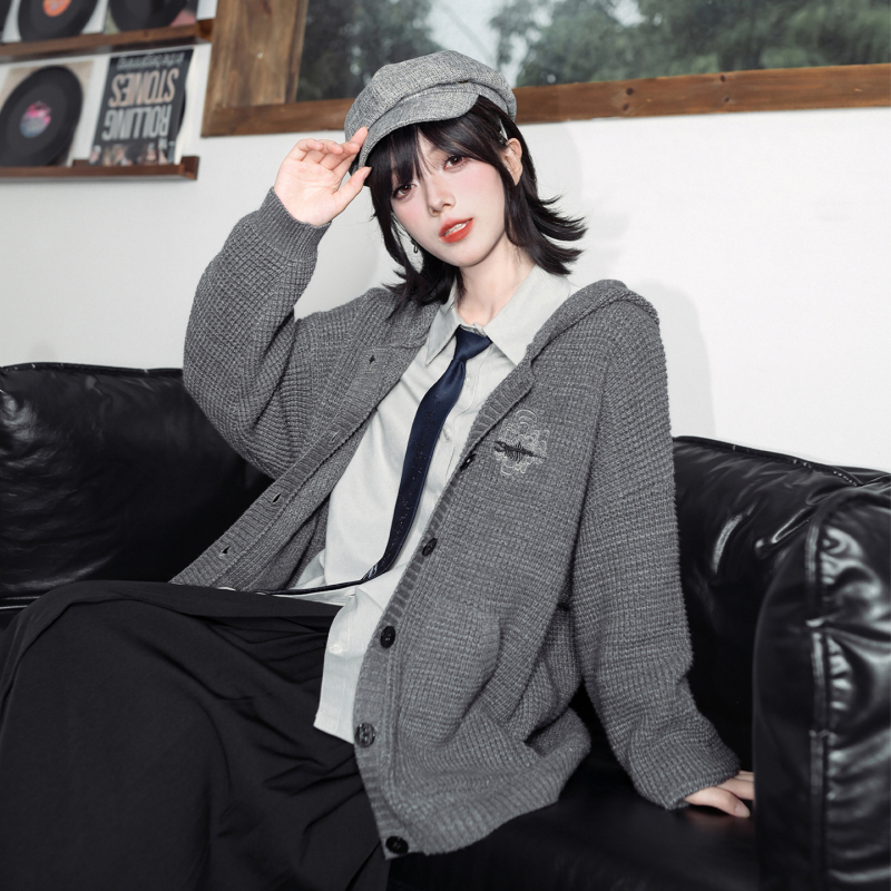 Quirky House'Whale Fall' College Style Retro Hooded Embroidered Sweater Cardigan for Women, Loose and Slimming Gray Knitwear