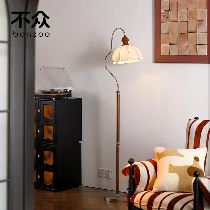 Unique French-Style Nanyang Retro Floor Lamp Designer Living Room Sofa Side Lamp 2026 New Vintage Fishing Lamp