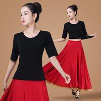 Черная длинная длинная юбка с бордовыми золотыми краями