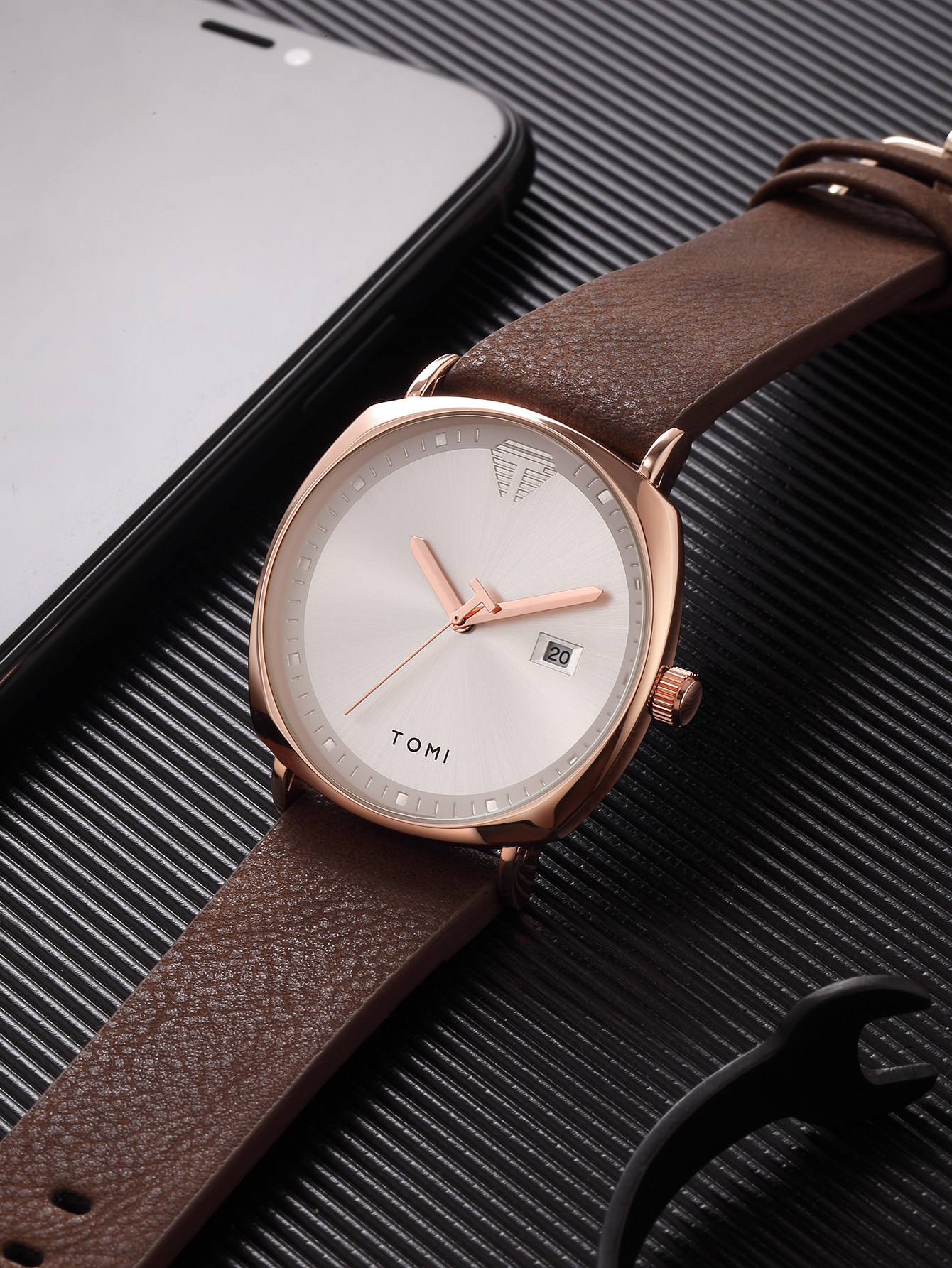 TOMI Calendar Simple Men's Quartz New Leisure Trend Student Waterproof Large Dial Movement Mirror Face Watch_voghion.com