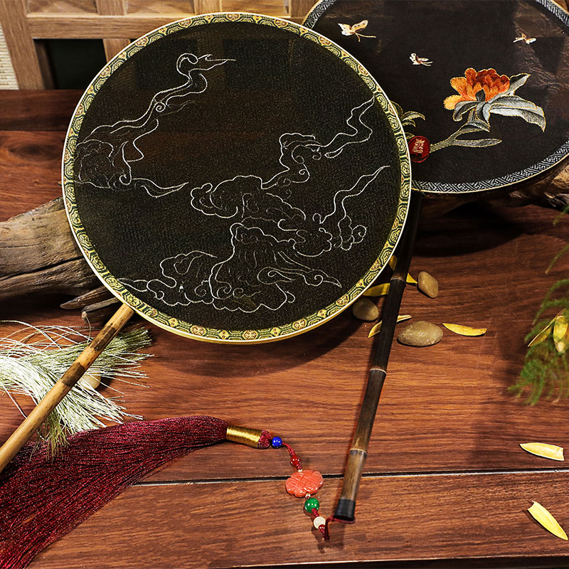 Zhu's original (rocking wind) Su embroidery series classical embroidered silk bifacial embroidered fan ancient wind fan give back