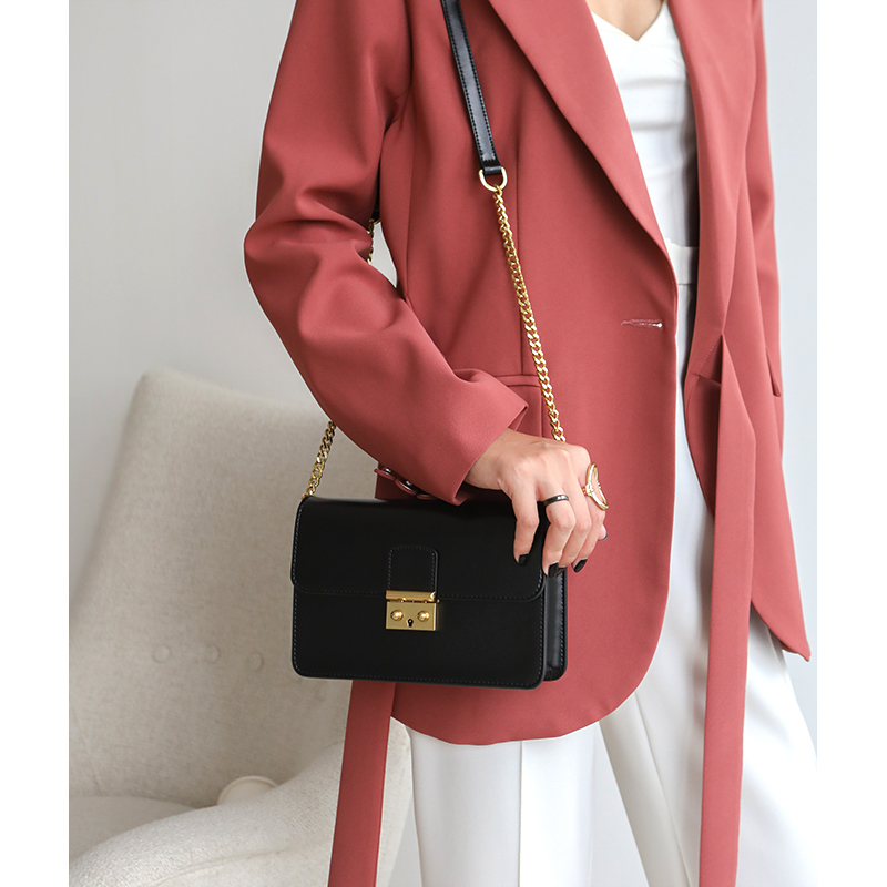 La Seine handbag 2022 new leather chain retro small square bag all-match single shoulder crossbody small black bag