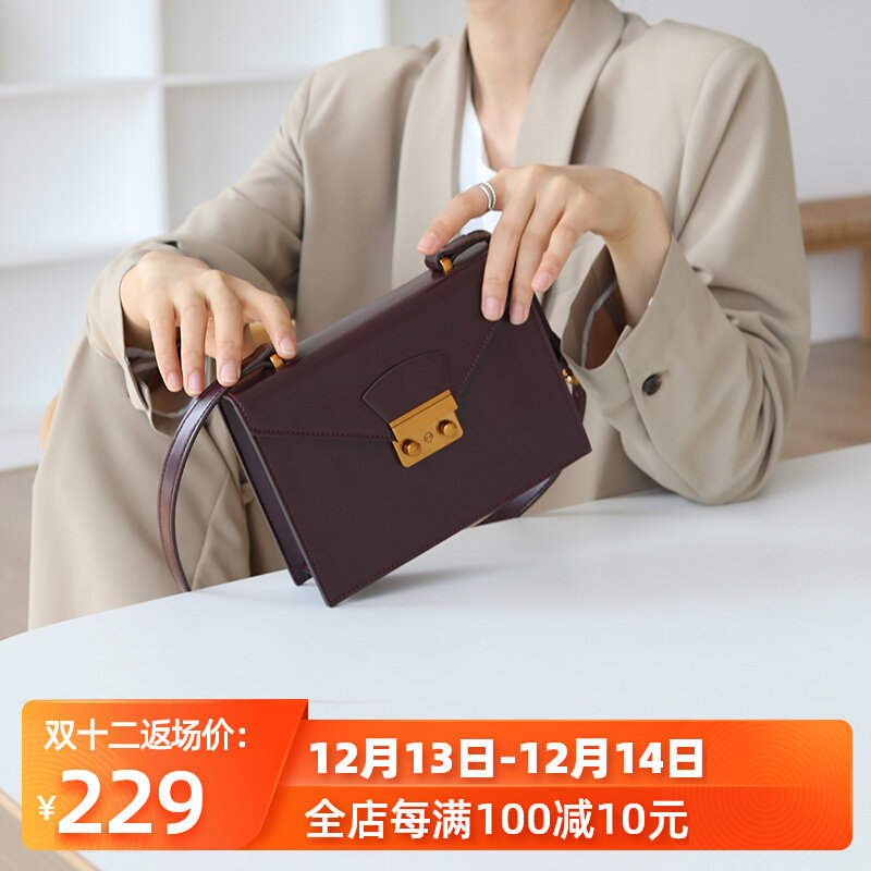 2022 new leather retro armpit bag women's simple messenger bag one shoulder Messenger envelope bag all-match small square bag women