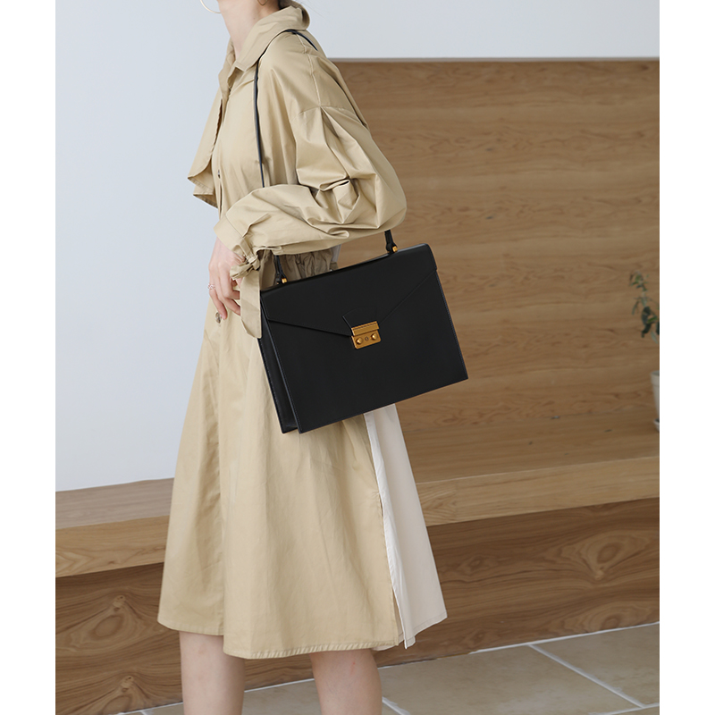 2022 new leather retro armpit bag simple messenger bag one shoulder Messenger envelope all-match official document small square bag for women