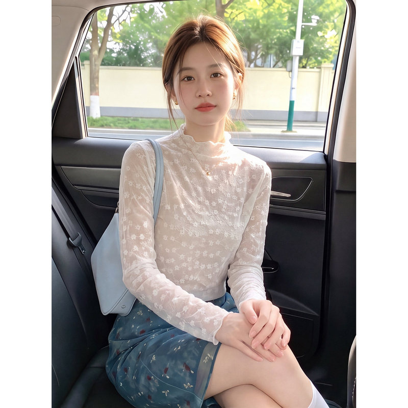 Korean Style Commuter White Lace Floral Long-Sleeved Knitwear for Women in Autumn, Slim Fit, Layered, Niche Style Casual Top