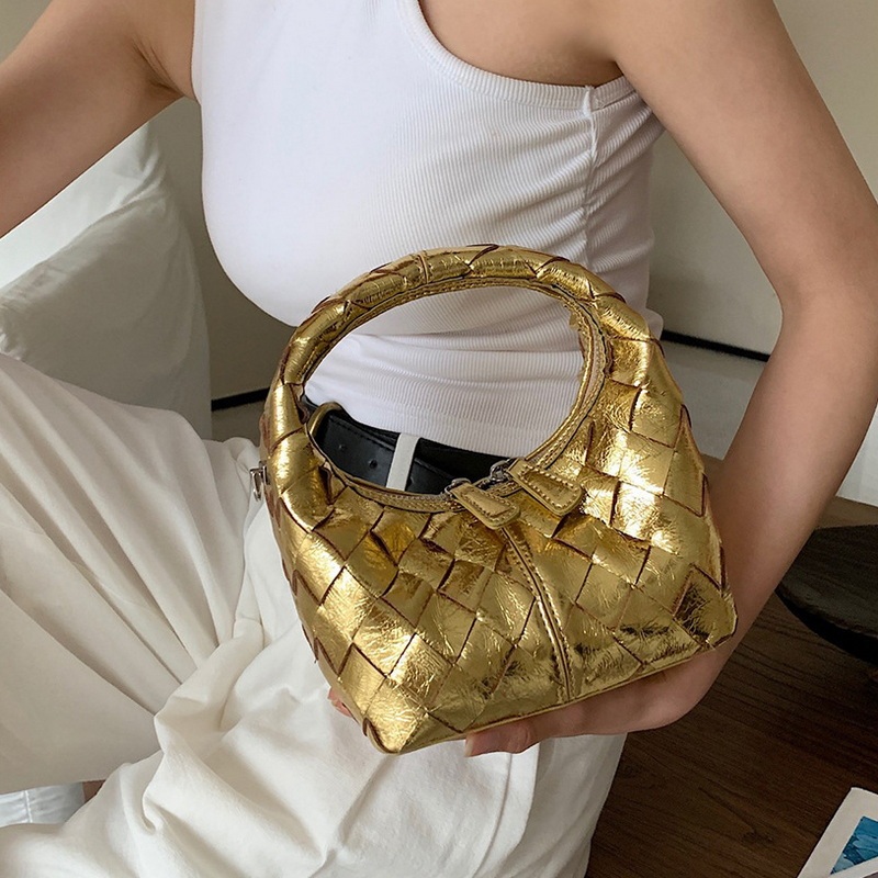 High-Quality Leather Handbag 2024 New Fashion Versatile Light Luxury Niche Single Shoulder Crossbody Woven Commuter Women's Bag