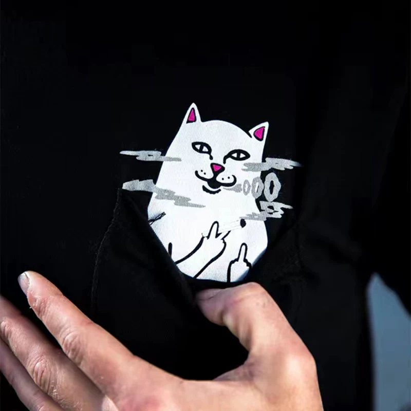 Американский модный бренд RIPNDIP с кошкой на среднем пальце, кошка на короткой майке с карманом для курения, пара кошек