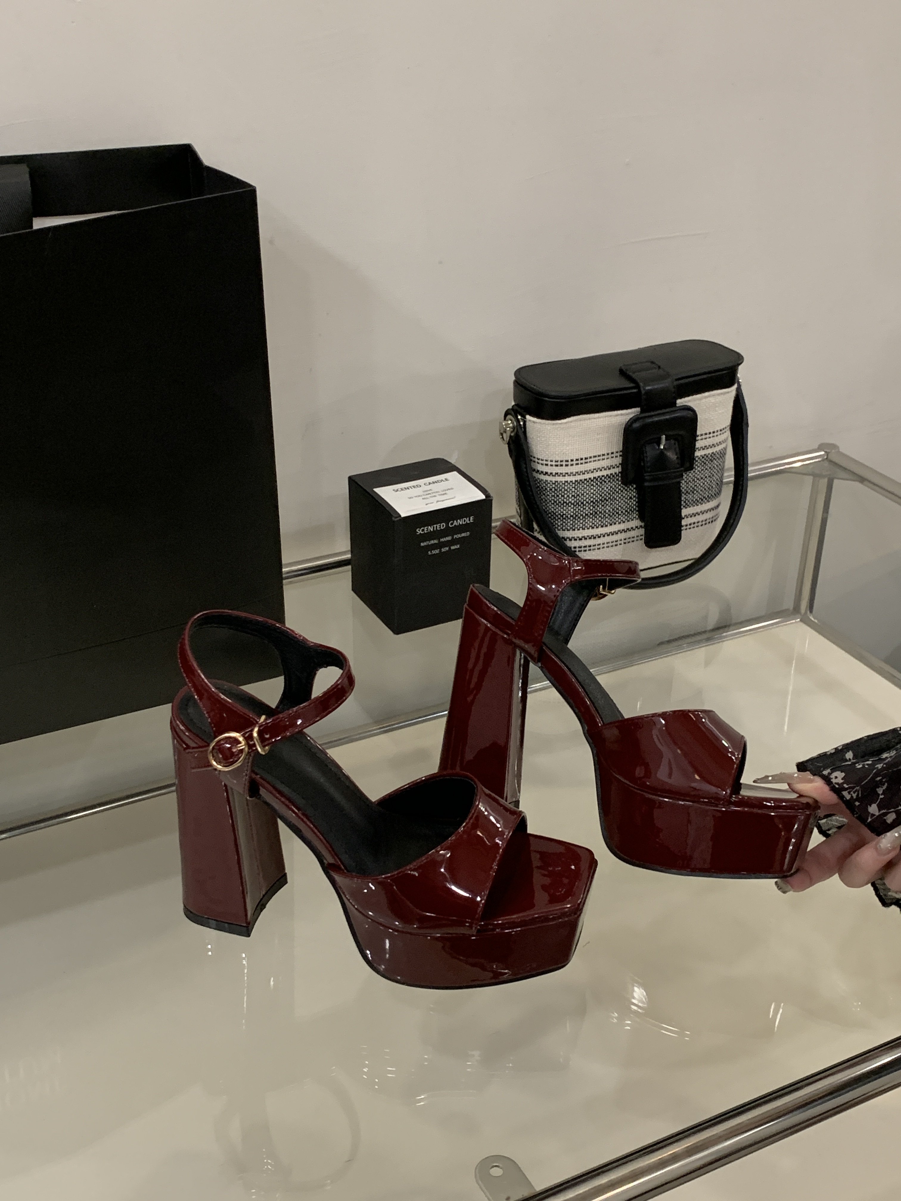 ВПП модель переходный мостик женская обувь 13см сверхвысокий следовать обувь женская водонепроницаемый платформа слово пояс слой краски толстая сандалии Женское лето 无品牌/无注册商标 