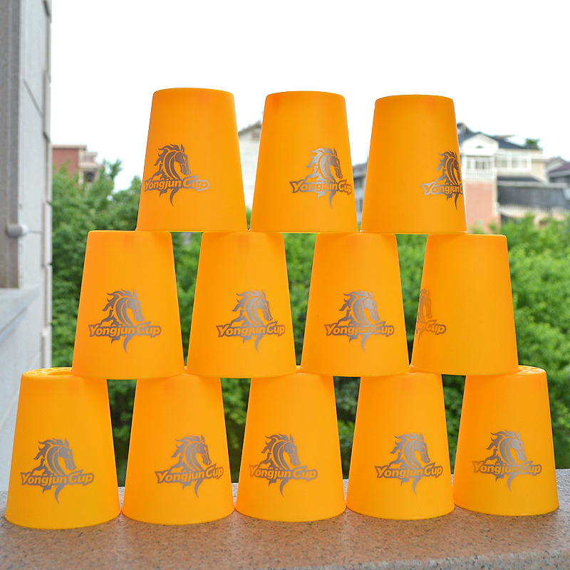 Cốc xếp ly cửa hàng búp bê