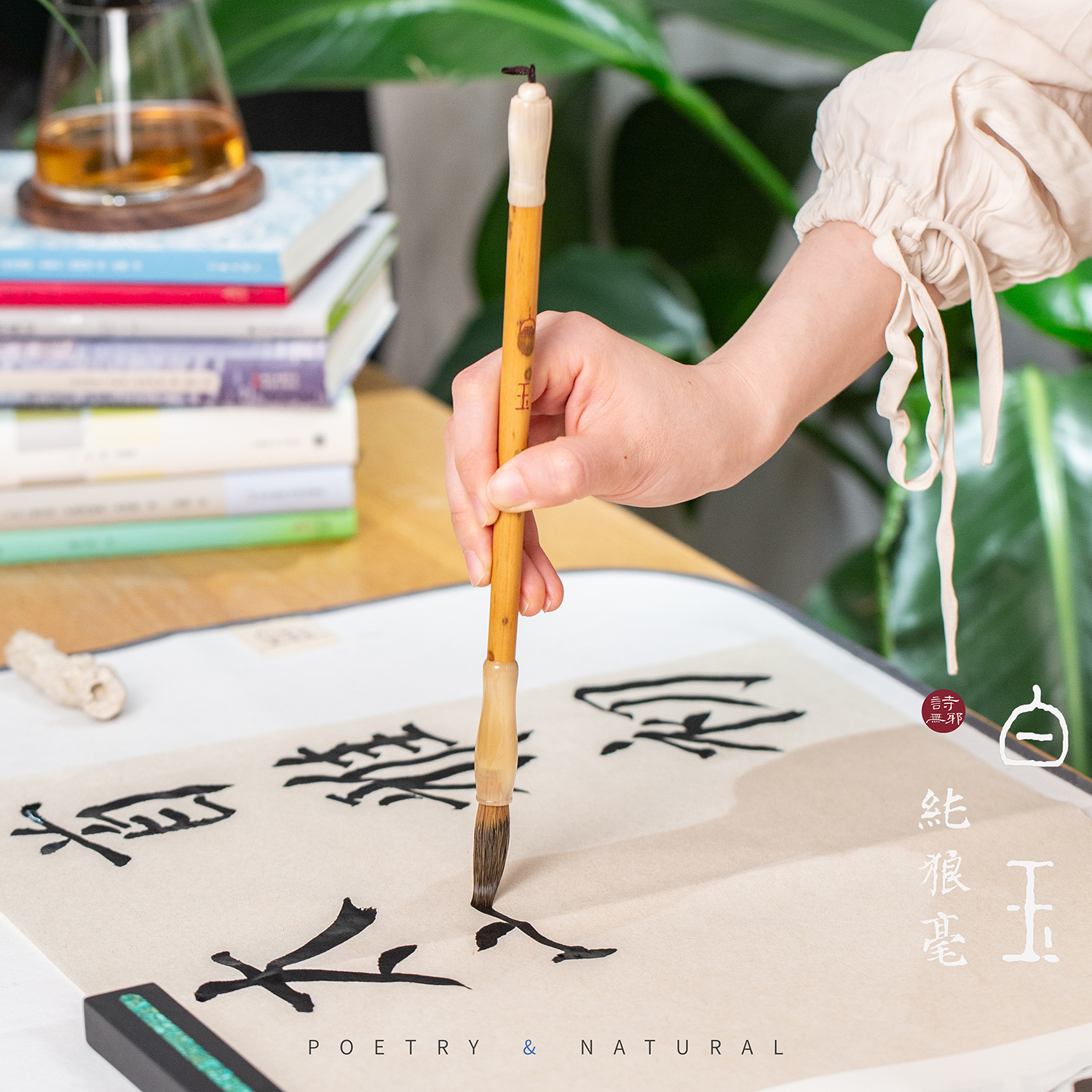 (White Jade) High-end Pure Wolverine Mmid North End Brush Block Letters Book Book Seal Book Seal Book Straw Book Landscape Calligraphy Professional Class
