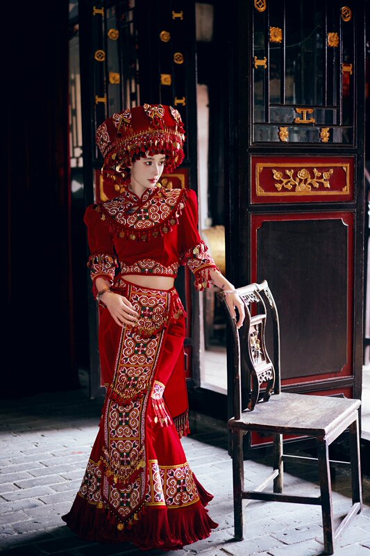 New Red Miao and Tujia Ethnic High-End Embroidered Formal Wear from Yunnan and Guizhou, Heavy Craftsmanship Wedding Attire, Travel Photography, Performance and Photo Shoot Clothing