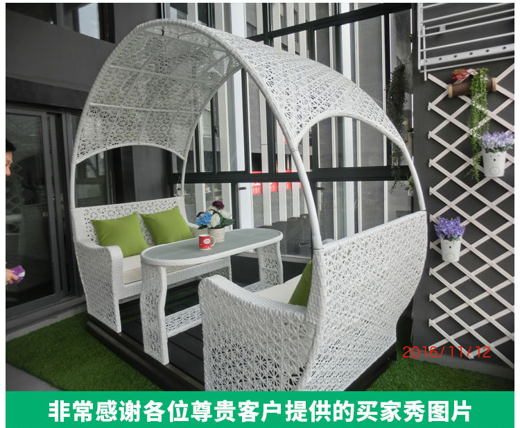 Ghế xích đu ngoài trời mây bốn người điện vườn rocking ghế xích đu biệt thự sân thượng đồ nội thất trong nhà và ngoài trời ghế xích đu bộ bàn ghế sắt ngoài trời