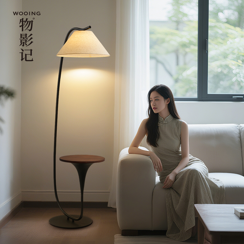 Medieval-Style Floor Lamp Next to the Sofa in the Living Room, High-End 2025 New Retro Integrated Shelf Vertical Table Lamp