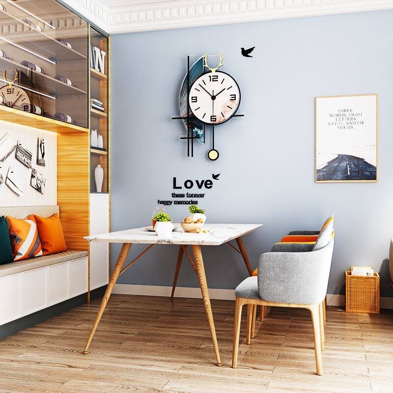 Clear cabin watch and watch hanging clock Living room Modern minimalist Personality Clock Light Extravagant Wall Home Fashion Creativity Muted Hanging Watch