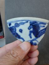 In the middle and late Ming Dynasty there are hundreds of ancient porcelain fragments from the Ming and Qing dynasties with blue and white Pegasus and cloud patterns.