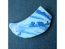There are hundreds of ancient porcelain pieces on the Zhouxing River. Play with old porcelain pieces. Ming Dynasty blue and white porcelain