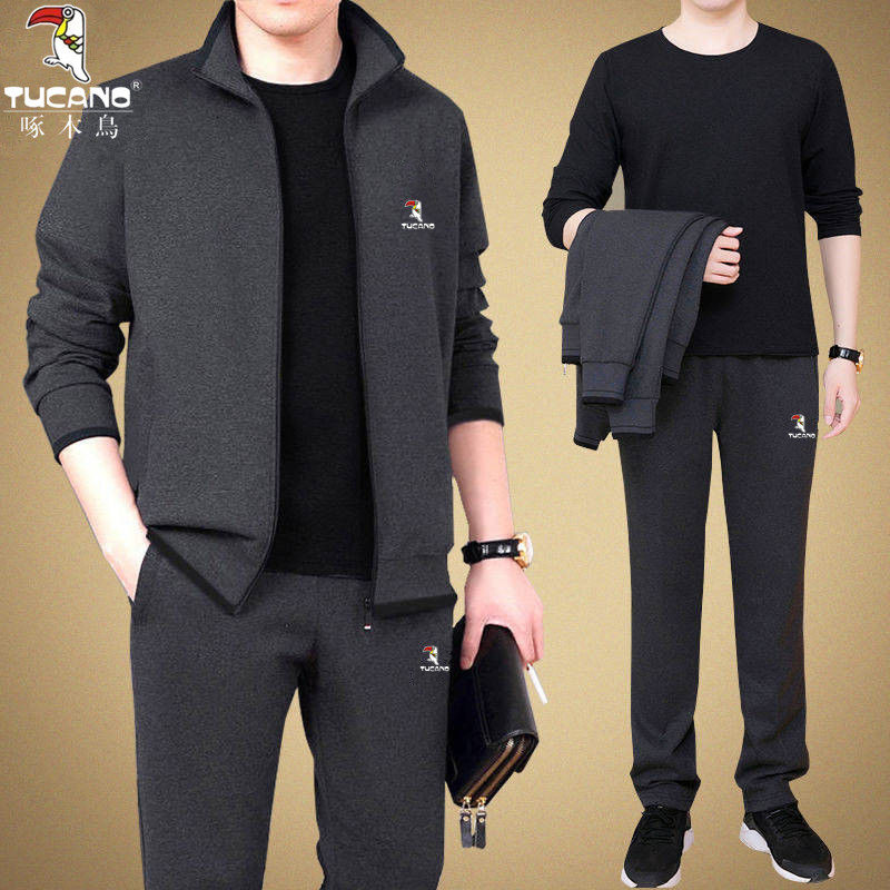 The sports suit of male and autumn middle - aged two or three pieces of large - scale daddy dress