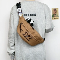 В комплект поставки Camel входят два значка + панда.