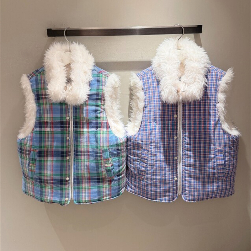 2026 Autumn and Winter New Niche Style Contrasting Plaid Wool Collar Lambswool Reversible Vest Loose Sleeveless Vest Jacket 2026 Autumn and Winter New Niche Style Contrasting Plaid Wool Collar Lambswool Reversible Vest Loose Sleeveless Vest Jacket