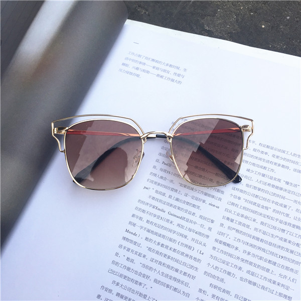 2017 new sunglasses female fashion tawny Korean personality fashion round face simple retro sunglasses web celebrity glasses