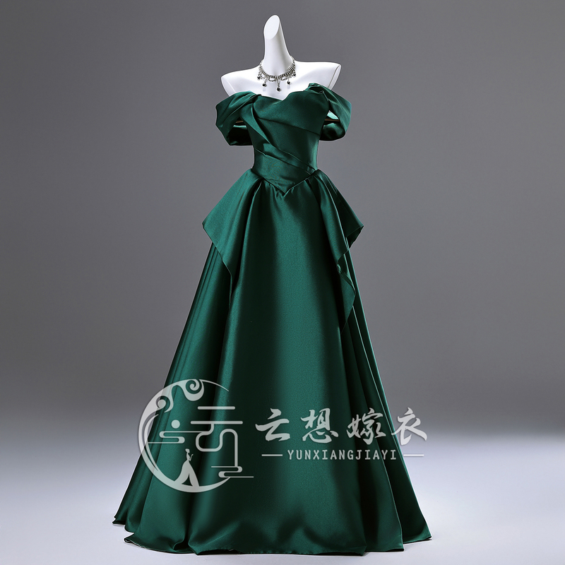 Dark Green Off-The-Shoulder French Evening Dress 2026 New High-End Banquet Light Luxury Niche Host with a Sense of Sophistication