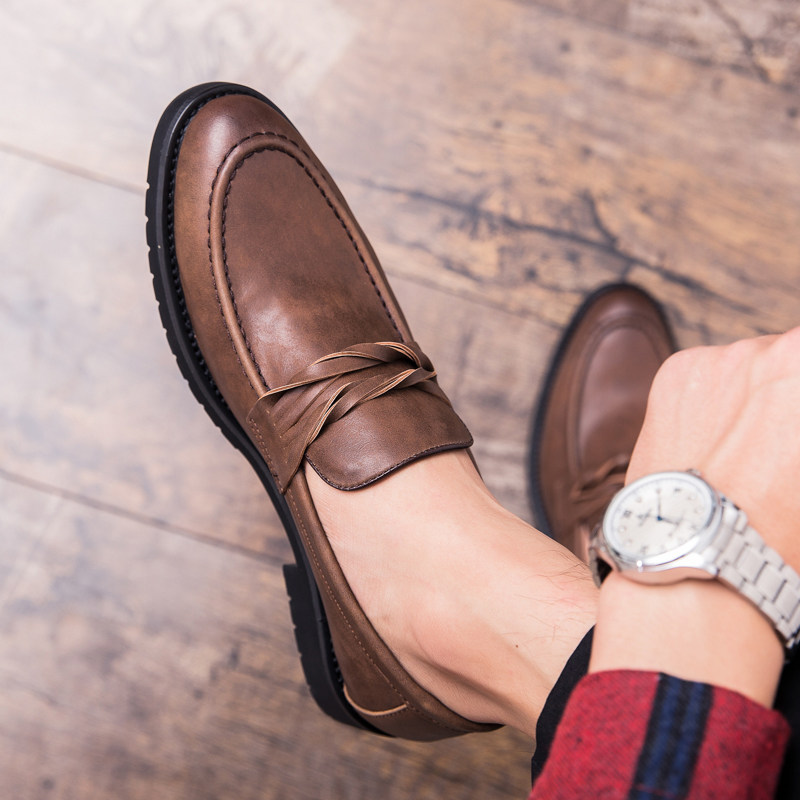 Fall men's pointy leather shoes Inn Korean version individuality One foot pedal casual heightening leather shoe retro hair stylist Tide Shoes