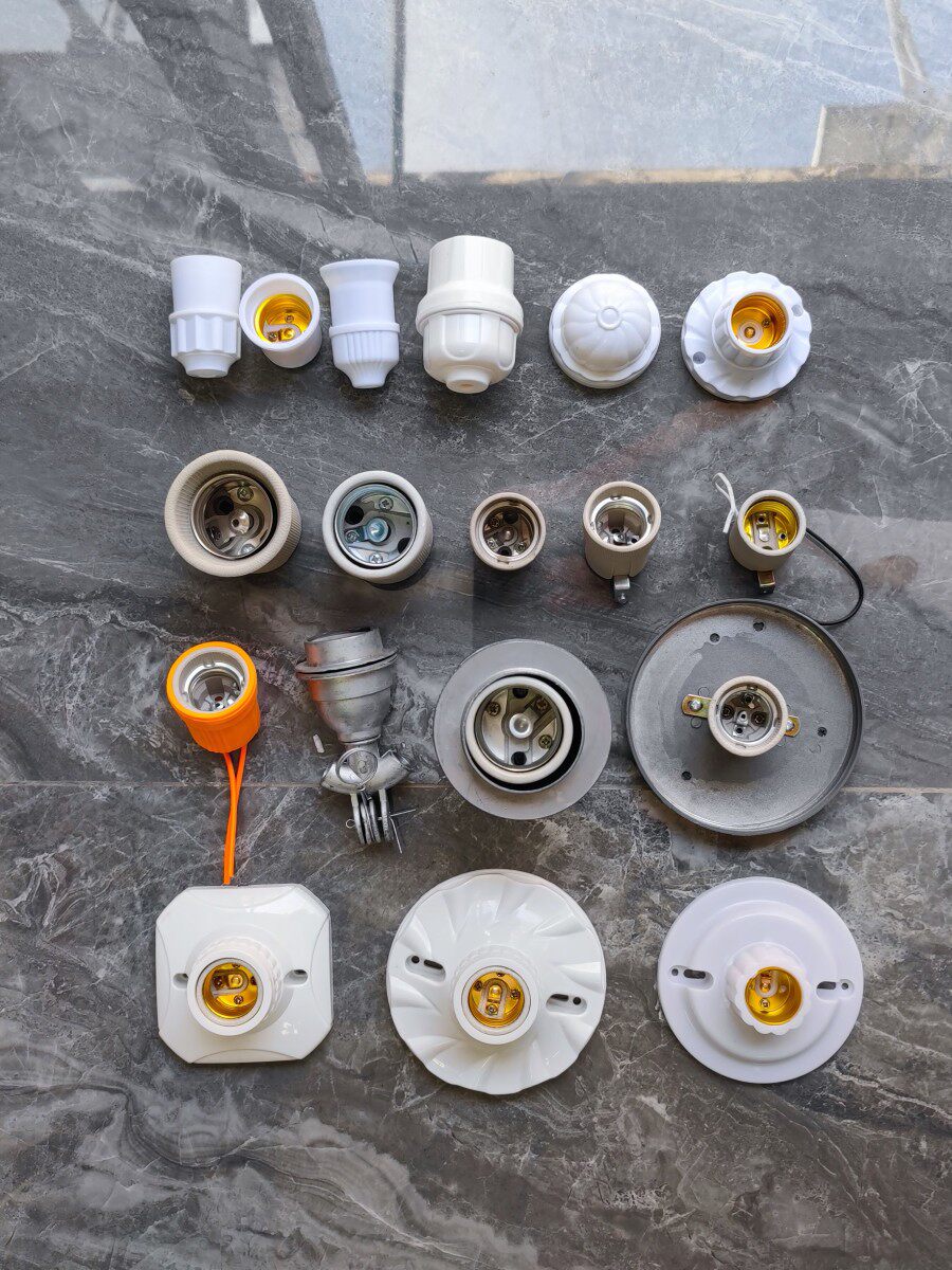 Home E27 Industrial E40 screw white lamp seat waterproof lamp head aluminum lamp head all copper LED bulb