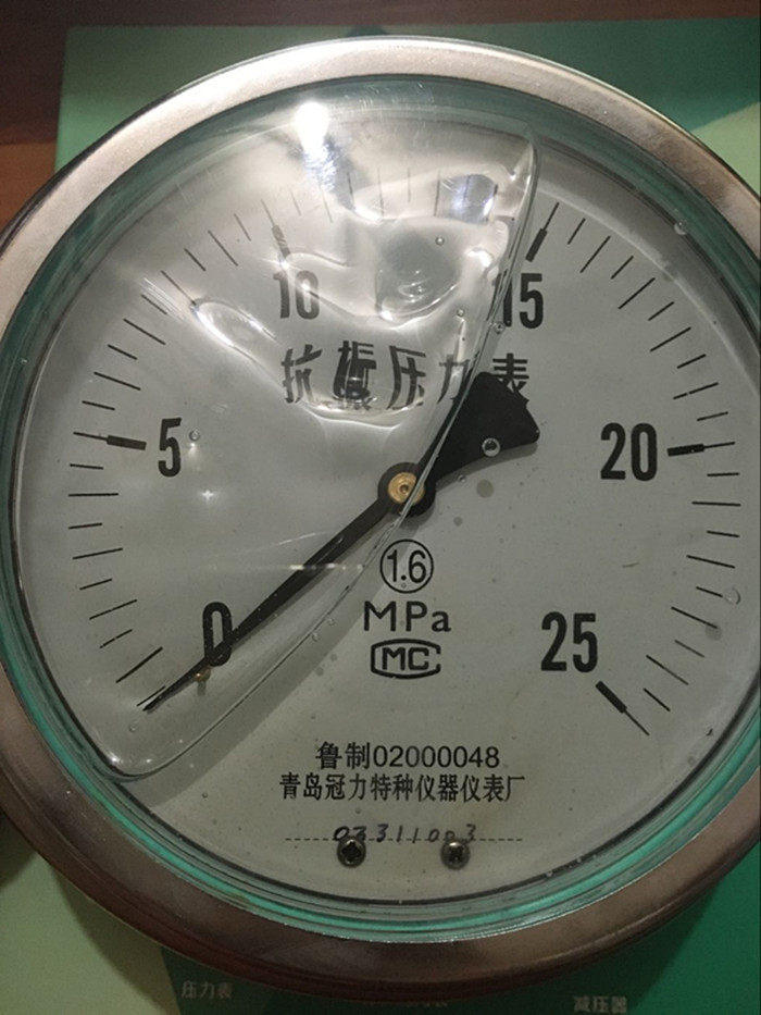 YTN150ZT AXIAL SEISMIC PRESSURE GAUGE 0 611 62 5MPA Qingdao Guanli Special Instrument Factory