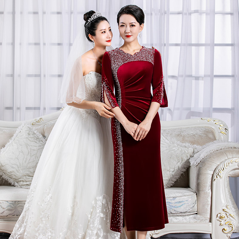 High-end wedding mother dress 2023 new autumn style wedding noble velvet cheongsam hi mother-in-law dress female